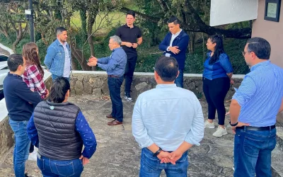 Por Qué la Comunicación y el Liderazgo se Complican al Crecer: Una Mirada desde la Capacitación y el Team Building